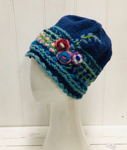 Load image into Gallery viewer, Three flower detail wool beanie
