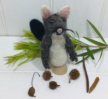 Load image into Gallery viewer, Land Animal Wool Felt Finger Puppets