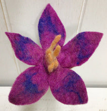 Load image into Gallery viewer, Single Stem Wool Felt Flower