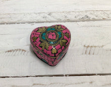Load image into Gallery viewer, Heart Stone Chip Trinket Box