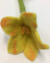 Load image into Gallery viewer, Single Stem Wool Felt Flower