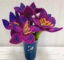 Load image into Gallery viewer, Single Stem Wool Felt Flower