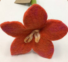 Load image into Gallery viewer, Single Stem Wool Felt Flower