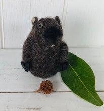 Load image into Gallery viewer, Land Animal Wool Felt Finger Puppets