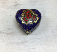 Load image into Gallery viewer, Heart Stone Chip Trinket Box