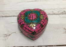 Load image into Gallery viewer, Heart Stone Chip Trinket Box
