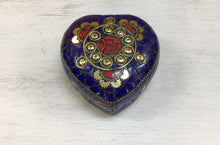 Load image into Gallery viewer, Heart Stone Chip Trinket Box
