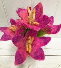 Load image into Gallery viewer, Single Stem Wool Felt Flower