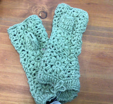 Load image into Gallery viewer, Plain Flower Design Wool Hand Warmer Gloves
