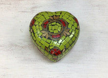 Load image into Gallery viewer, Heart Stone Chip Trinket Box