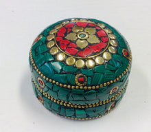 Load image into Gallery viewer, Round Stone Trinket Box