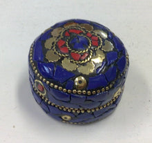 Load image into Gallery viewer, Round Stone Trinket Box