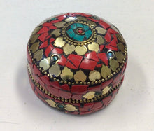 Load image into Gallery viewer, Round Stone Trinket Box