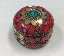 Load image into Gallery viewer, Round Stone Trinket Box