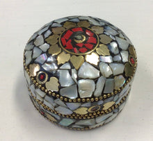 Load image into Gallery viewer, Round Stone Trinket Box