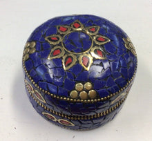 Load image into Gallery viewer, Round Stone Trinket Box