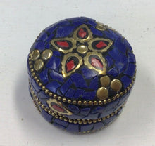 Load image into Gallery viewer, Round Stone Trinket Box