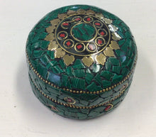 Load image into Gallery viewer, Round Stone Trinket Box