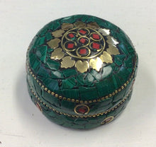 Load image into Gallery viewer, Round Stone Trinket Box