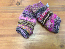 Load image into Gallery viewer, Wool/Sari Yarn Ribbed Handwarmer Gloves