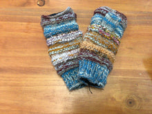 Load image into Gallery viewer, Wool/Sari Yarn Ribbed Handwarmer Gloves