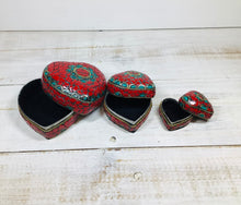 Load image into Gallery viewer, Heart Stone Chip Trinket Box