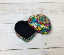 Load image into Gallery viewer, Heart Stone Chip Trinket Box