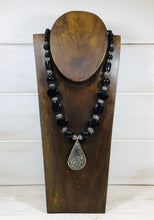 Load image into Gallery viewer, Glass Bead and Metal Necklace
