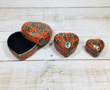 Load image into Gallery viewer, Heart Stone Chip Trinket Box
