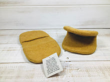 Load image into Gallery viewer, Wool Felt Oven Mits
