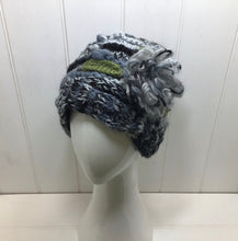 Load image into Gallery viewer, Wool Cable Knit Flower Beanie