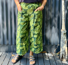 Load image into Gallery viewer, 3/4 Wide Leg Happy Pants Green Pineapple
