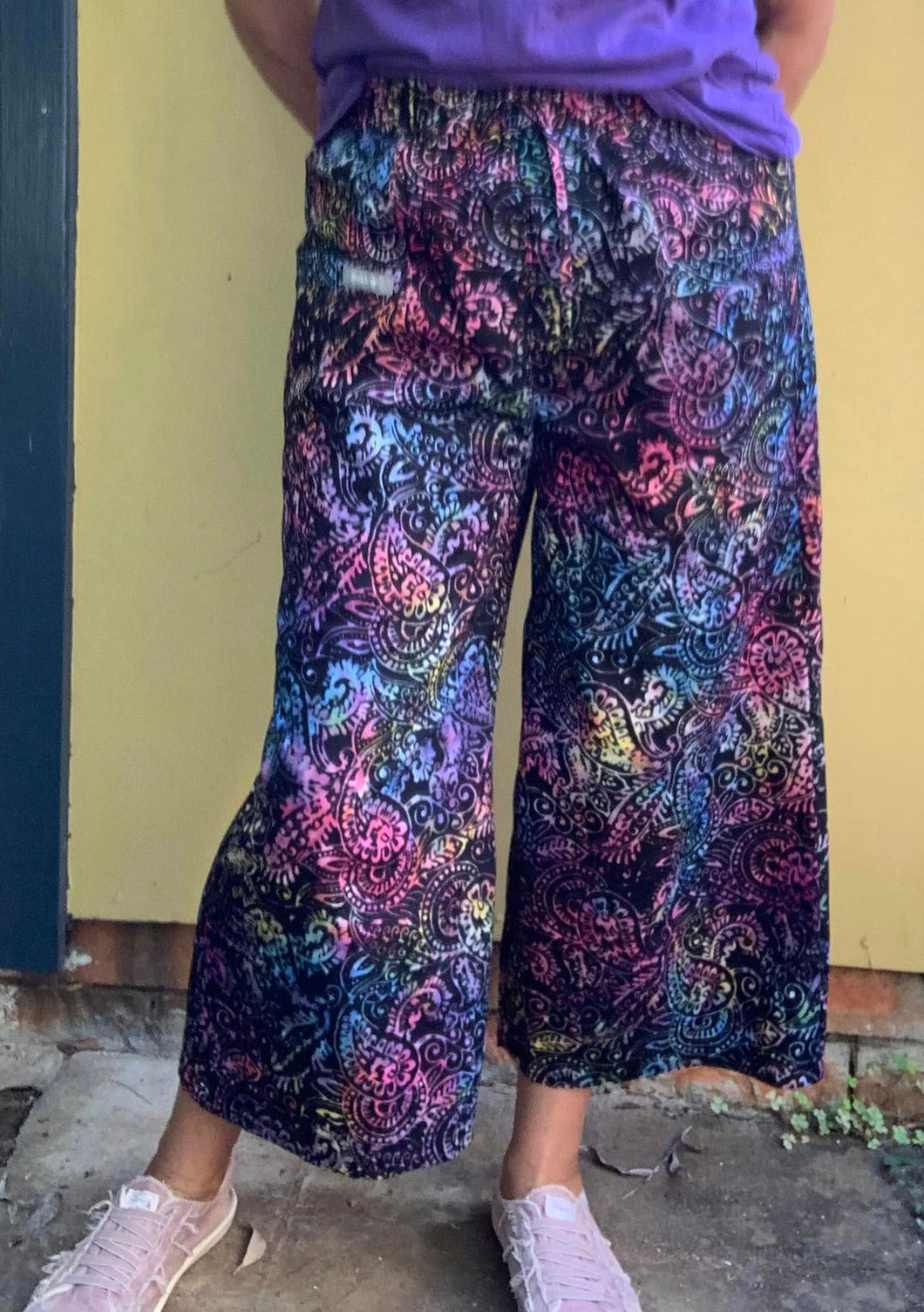 3/4 Wide Leg Happy Pants Black Rainbow Paisley