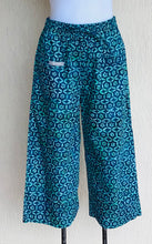 Load image into Gallery viewer, 3/4 Wide Leg Happy Pants Blue Flower Hexagon
