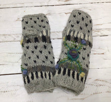 Load image into Gallery viewer, Wool Flower Hand Warmer Gloves
