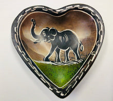 Load image into Gallery viewer, Small Soapstone Heart Trinket Dish Nipo

