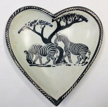 Load image into Gallery viewer, Medium Soapstone Heart Trinket Dish Nipo
