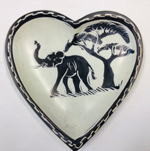 Load image into Gallery viewer, Medium Soapstone Heart Trinket Dish Nipo
