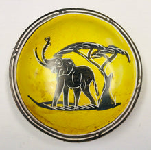 Load image into Gallery viewer, Small Soapstone Round Trinket Dish Nipo
