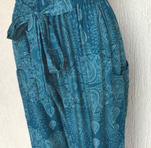 Load image into Gallery viewer, Paisley Fizz Pants
