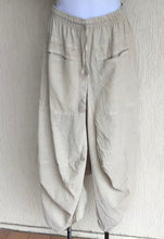 Load image into Gallery viewer, Pouch Pocket Pants
