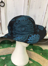 Load image into Gallery viewer, Cotton Pattern Print Hat
