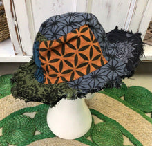 Load image into Gallery viewer, Patchwork Printed Hat
