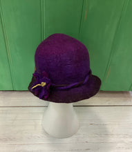 Load image into Gallery viewer, Wool Felt Hat with Twisted Band and Flower
