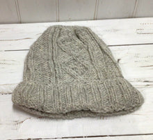 Load image into Gallery viewer, Wool Diamond Cable Knit Beanie
