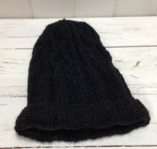 Load image into Gallery viewer, Wool Diamond Cable Knit Beanie
