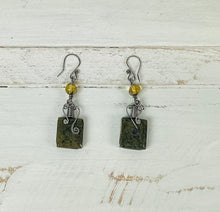 Load image into Gallery viewer, Jade and Amber Scroll work Earrings
