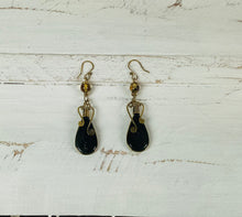 Load image into Gallery viewer, Jade and Amber Scroll work Earrings
